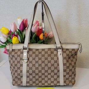 CLEARANCE SALE! Gucci Beige Shoulder Bag